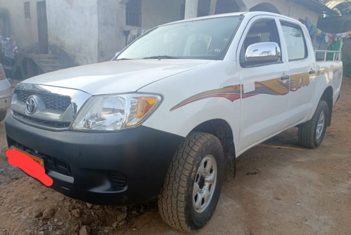 toyota-hilux-vigo-2010-big-1