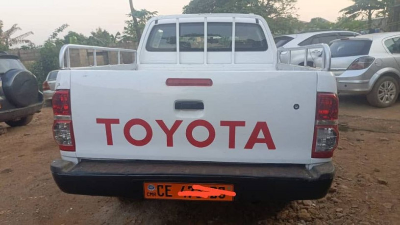toyota-hilux-vigo-2010-big-2