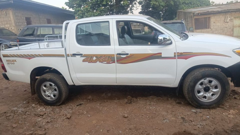 toyota-hilux-vigo-2010-big-4