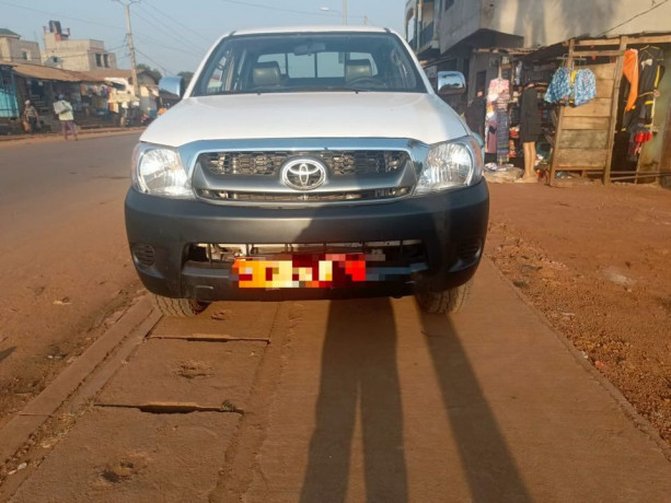 toyota-hilux-vigo-2010-big-0