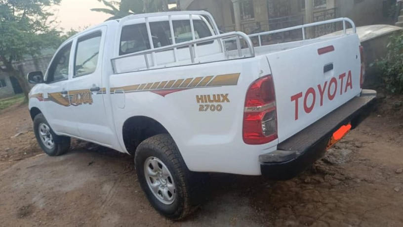 toyota-hilux-vigo-2010-big-3
