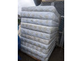 lit-capitonne-de-luxe-matelas-orthopedique-matelas-ordinaire-canapes-de-luxe-en-velours-small-4