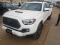 toyota-tacoma-2022-small-0