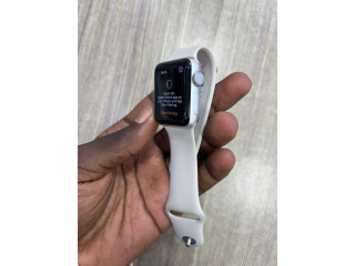 Apple watch série 3 38MM batterie 90%