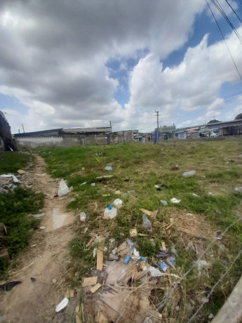 terrain-commercial-a-louer-a-la-cite-sic-bien-situe-en-bordure-de-route-big-0